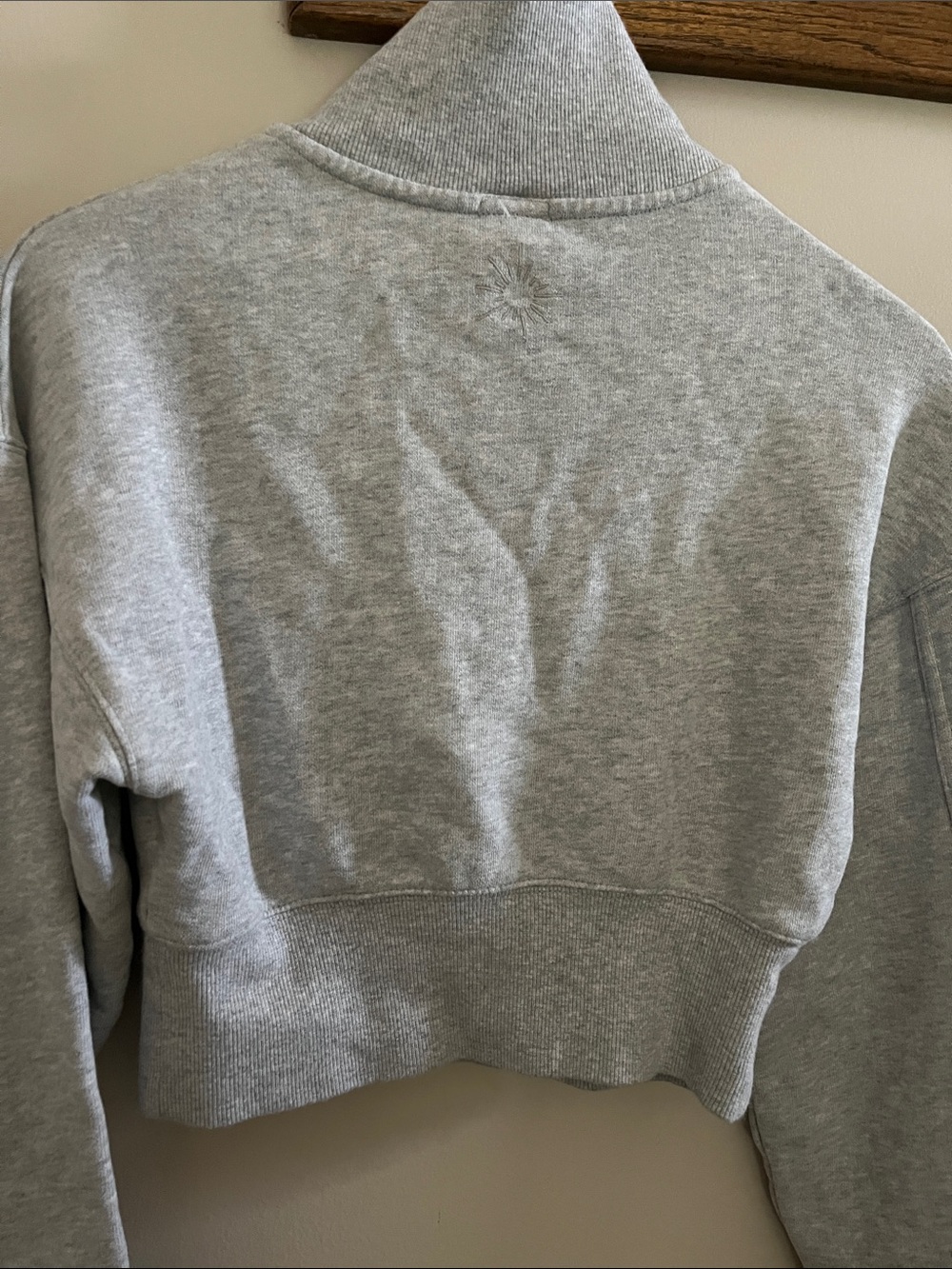 NWT Offline by aerie Light Heather Gray Cropped Sweatshirt size small - Picture 3 of 8